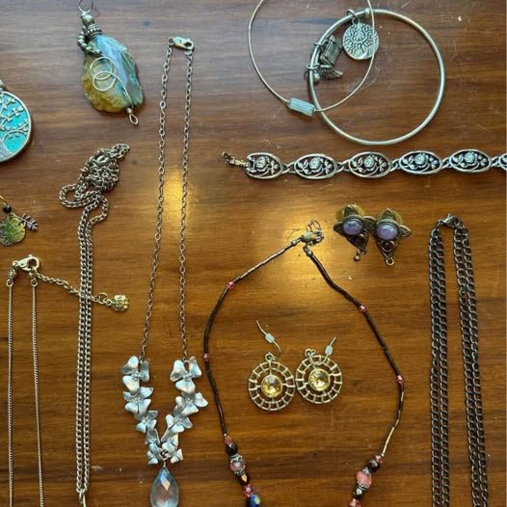 LOT of Jewelry (42 pieces) - Picture 7 of 10